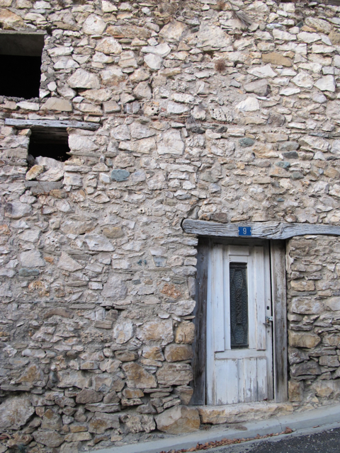 a little door in la caunette