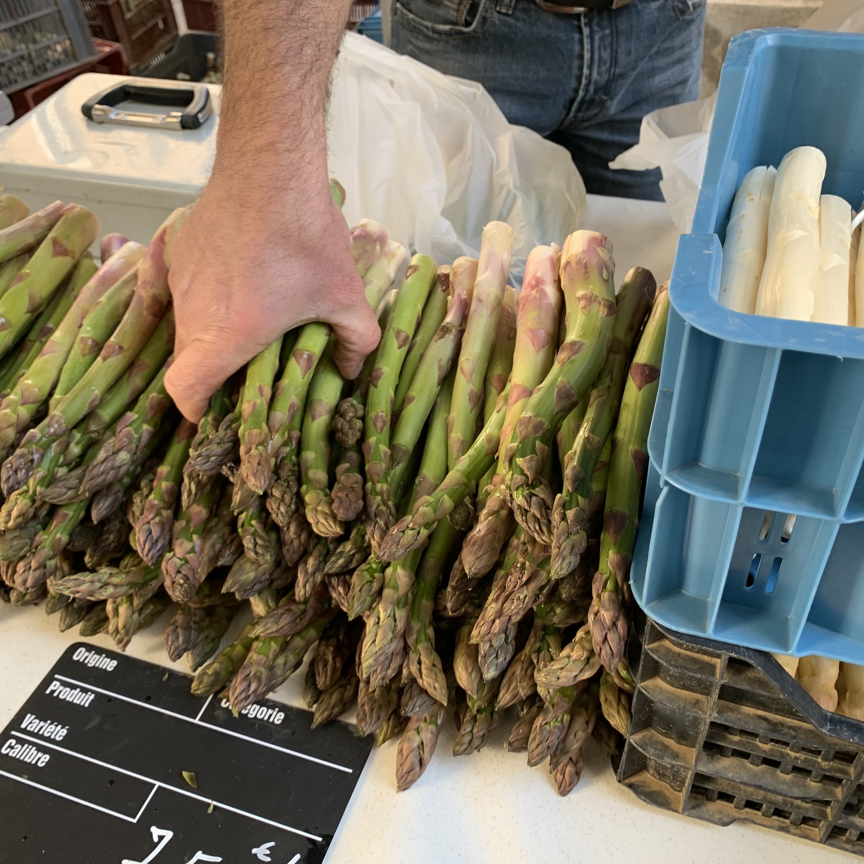 market asparagus