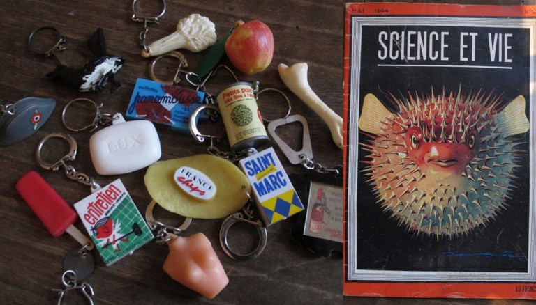 A few things from last weekend's 'Vide-Grenier' (village garage sale):  some keyrings and an old "Science et Vie' magazine from 1944.Ashamed to say I get obssessed with many things, advertising keyrings from the 60s is one of them!  And I've just discovered there is even a name for it - 'Copoclephliie' (!!)